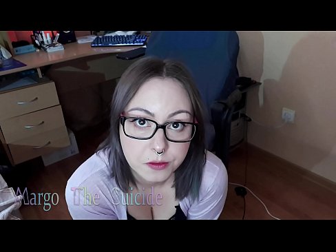 ❤️ Seksuali mergina su akiniais giliai čiulpia dildo į kamerą Kietas porno prie mūsų ☑