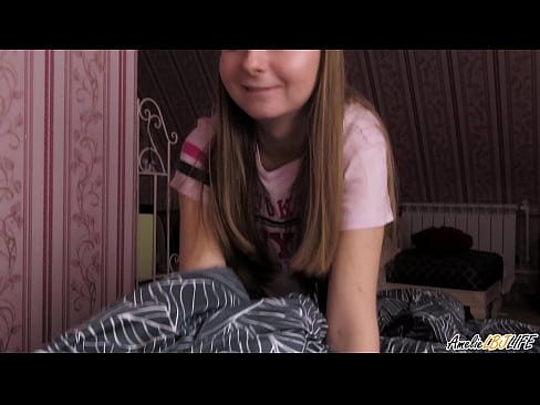 ❤️ Blondinė giliai čiulpia savo BFF ir gauna spermos į burną Kietas porno prie mūsų ☑